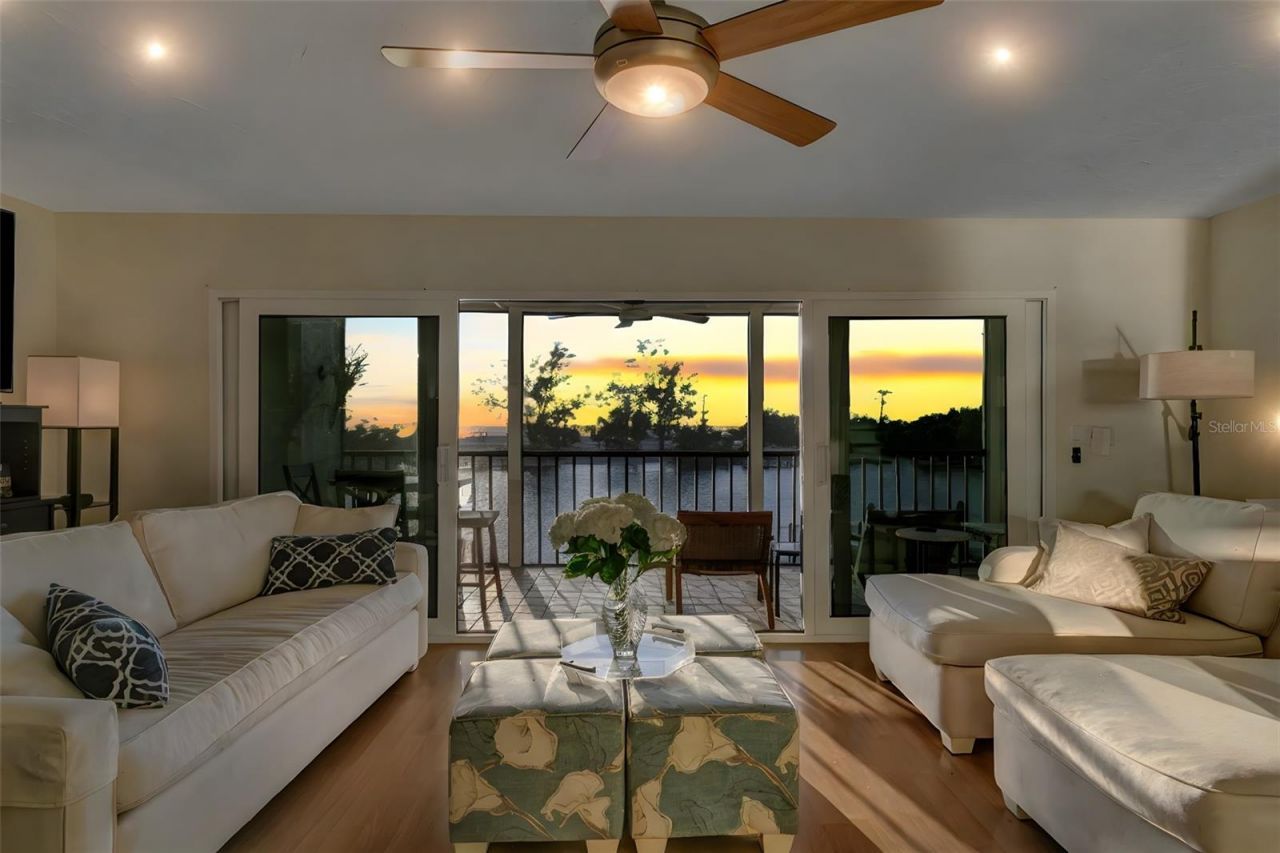 9000 Midnight Pass Road, Unit 5, Sarasota, FL 34242 Photo