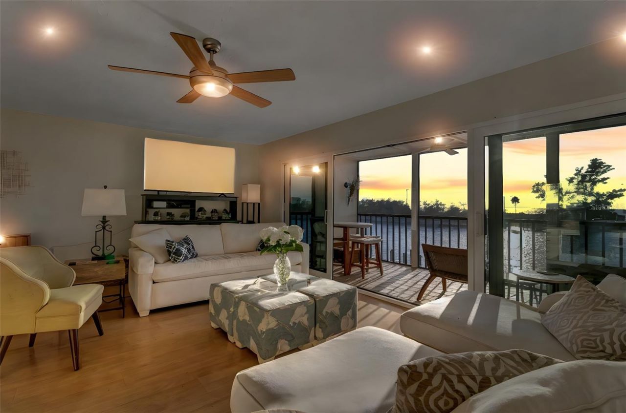 9000 Midnight Pass Road, Unit 5, Sarasota, FL 34242 Photo