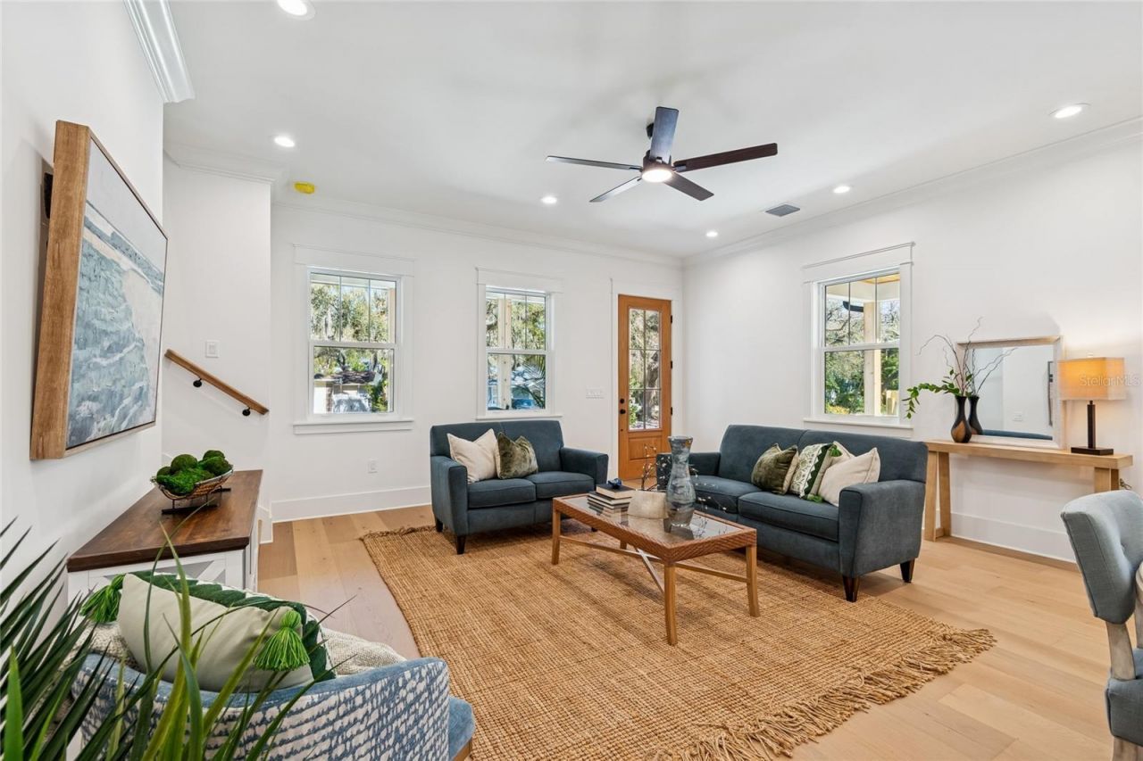 1709 E Henry Avenue , Tampa, FL 33610 Photo