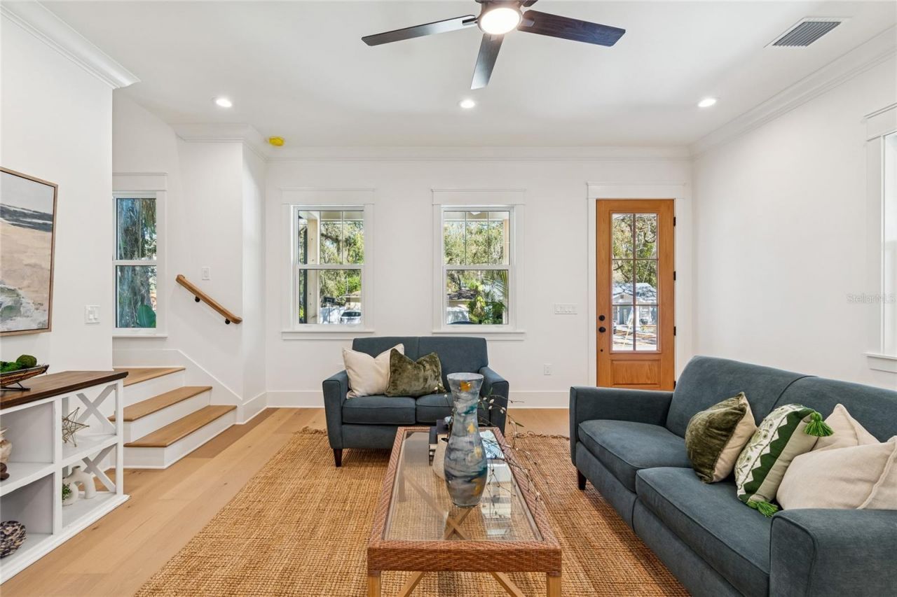 1709 E Henry Avenue , Tampa, FL 33610 Photo