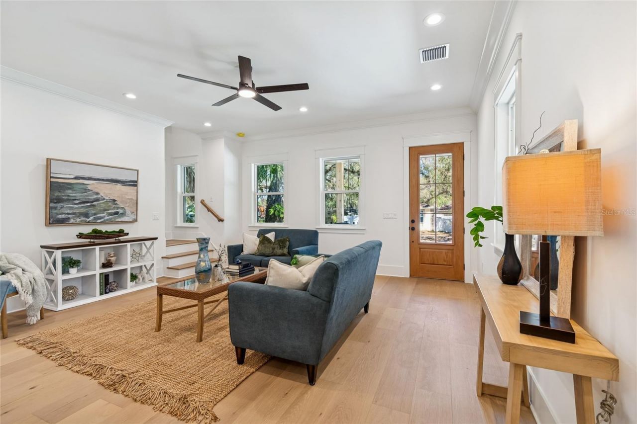 1709 E Henry Avenue , Tampa, FL 33610 Photo