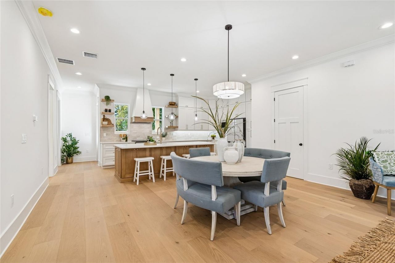 1709 E Henry Avenue , Tampa, FL 33610 Photo