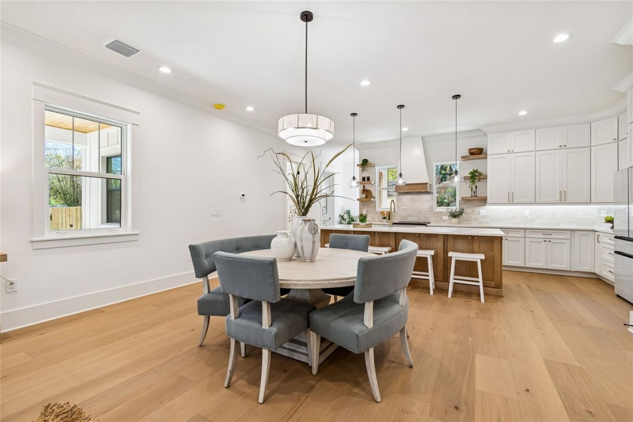 1709 E Henry Avenue , Tampa, FL 33610 Photo