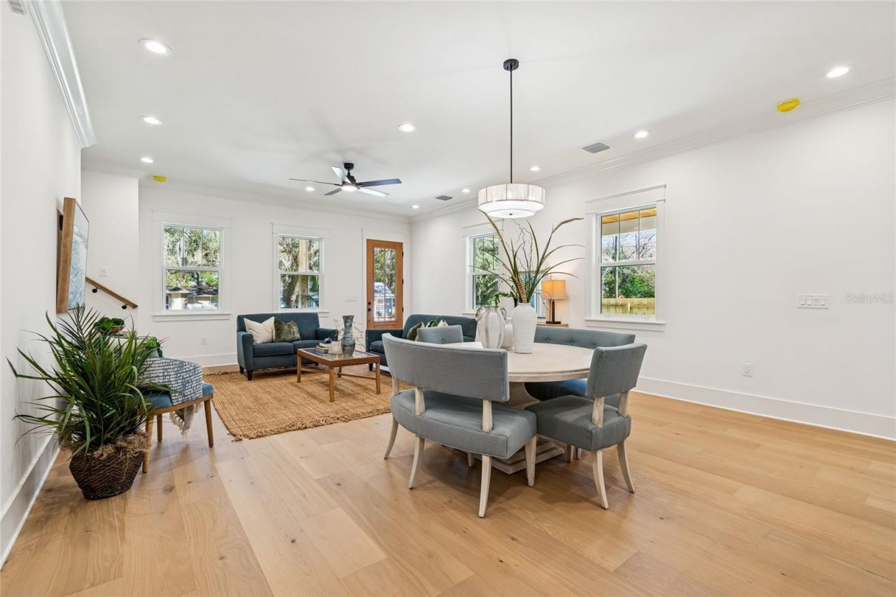 1709 E Henry Avenue , Tampa, FL 33610 Photo