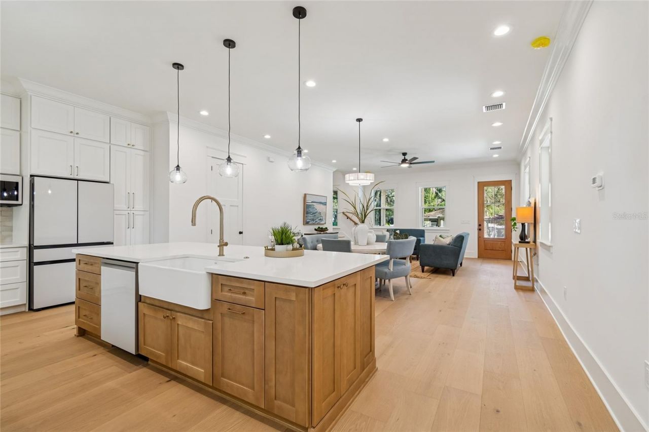 1709 E Henry Avenue , Tampa, FL 33610 Photo