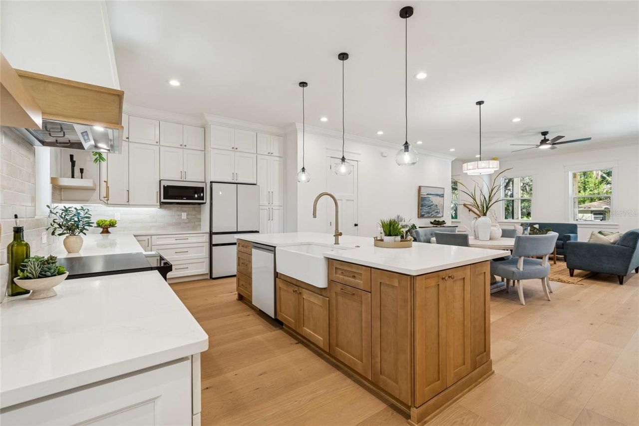 1709 E Henry Avenue , Tampa, FL 33610 Photo