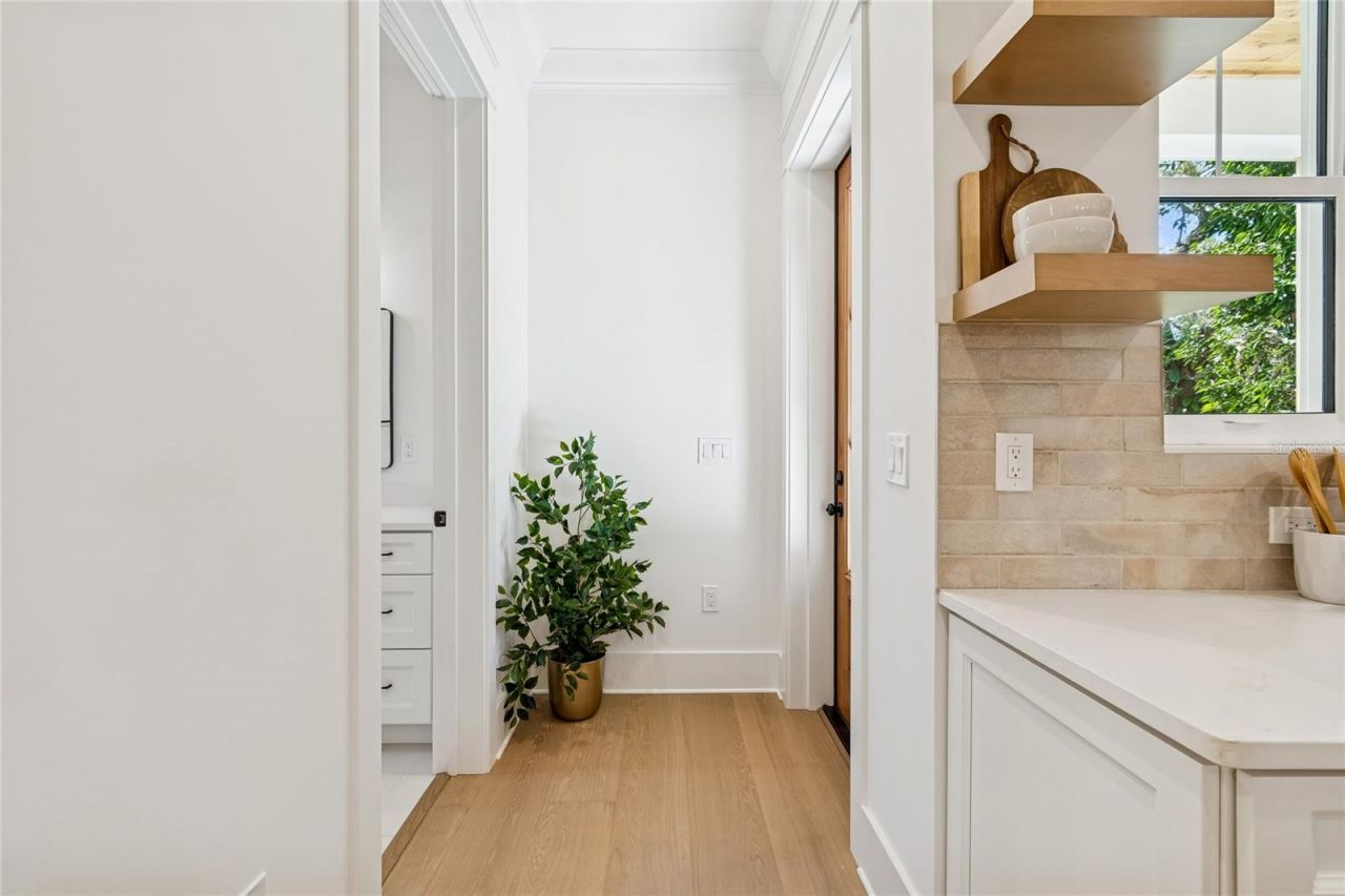 1709 E Henry Avenue , Tampa, FL 33610 Photo