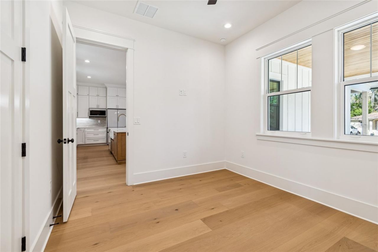 1709 E Henry Avenue , Tampa, FL 33610 Photo