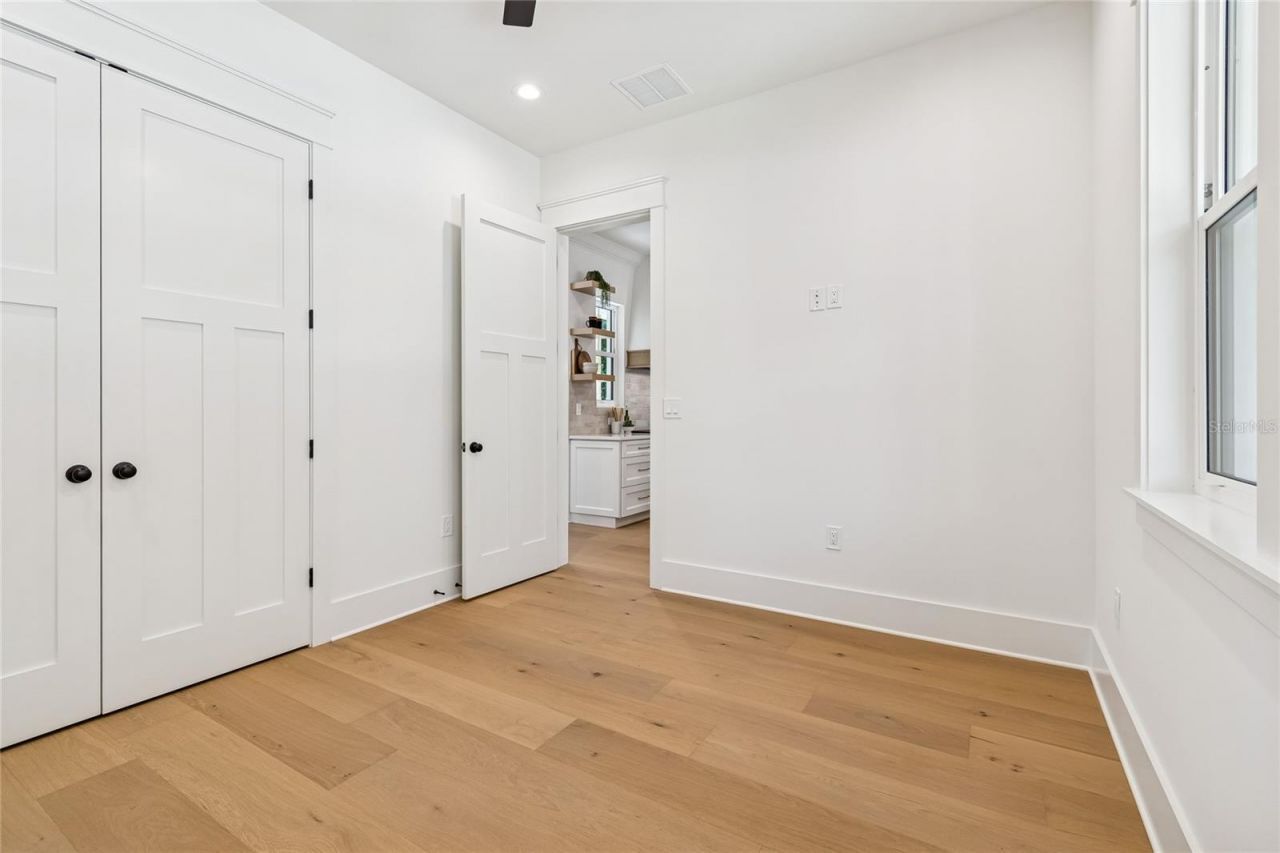 1709 E Henry Avenue , Tampa, FL 33610 Photo