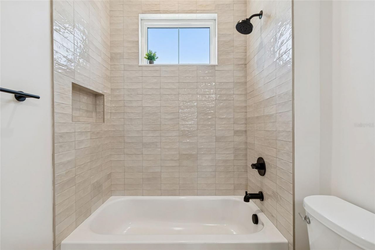 1709 E Henry Avenue , Tampa, FL 33610 Photo