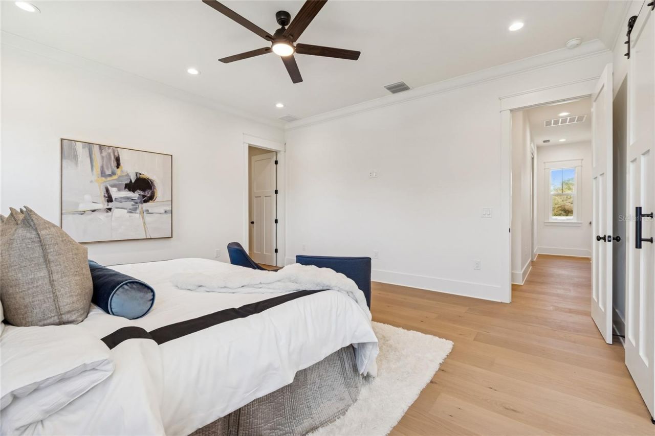 1709 E Henry Avenue , Tampa, FL 33610 Photo