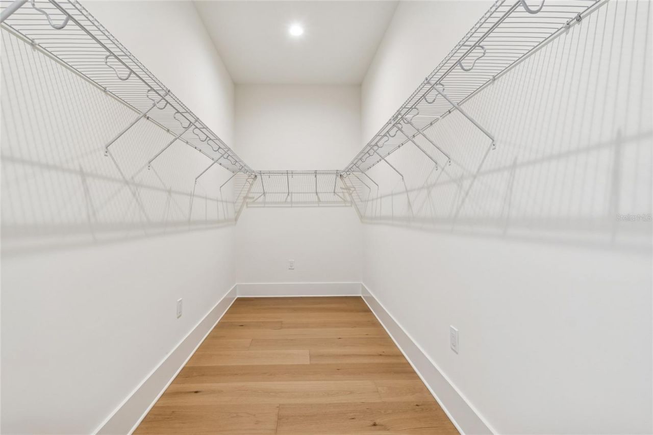 1709 E Henry Avenue , Tampa, FL 33610 Photo