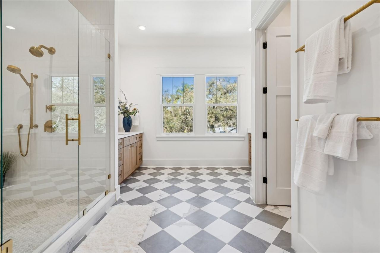 1709 E Henry Avenue , Tampa, FL 33610 Photo