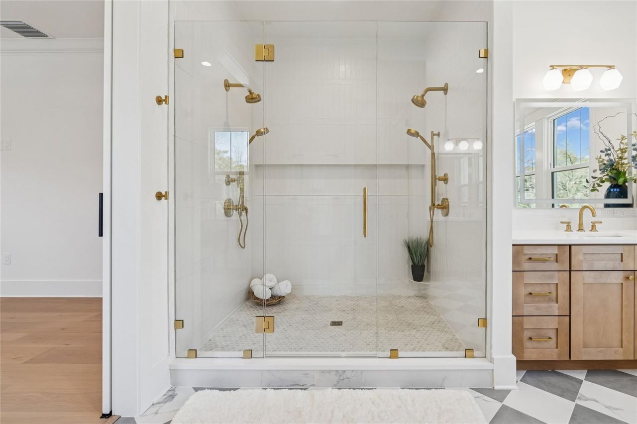 1709 E Henry Avenue , Tampa, FL 33610 Photo