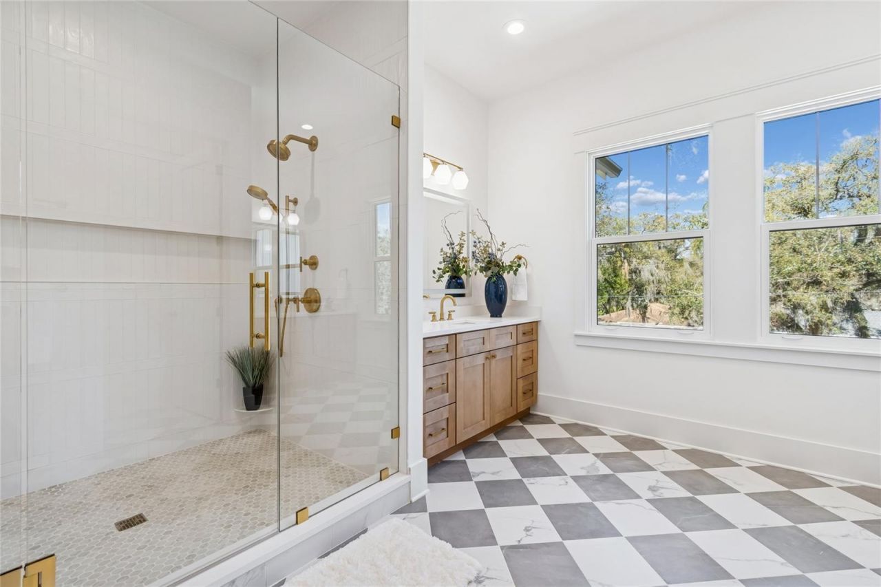 1709 E Henry Avenue , Tampa, FL 33610 Photo