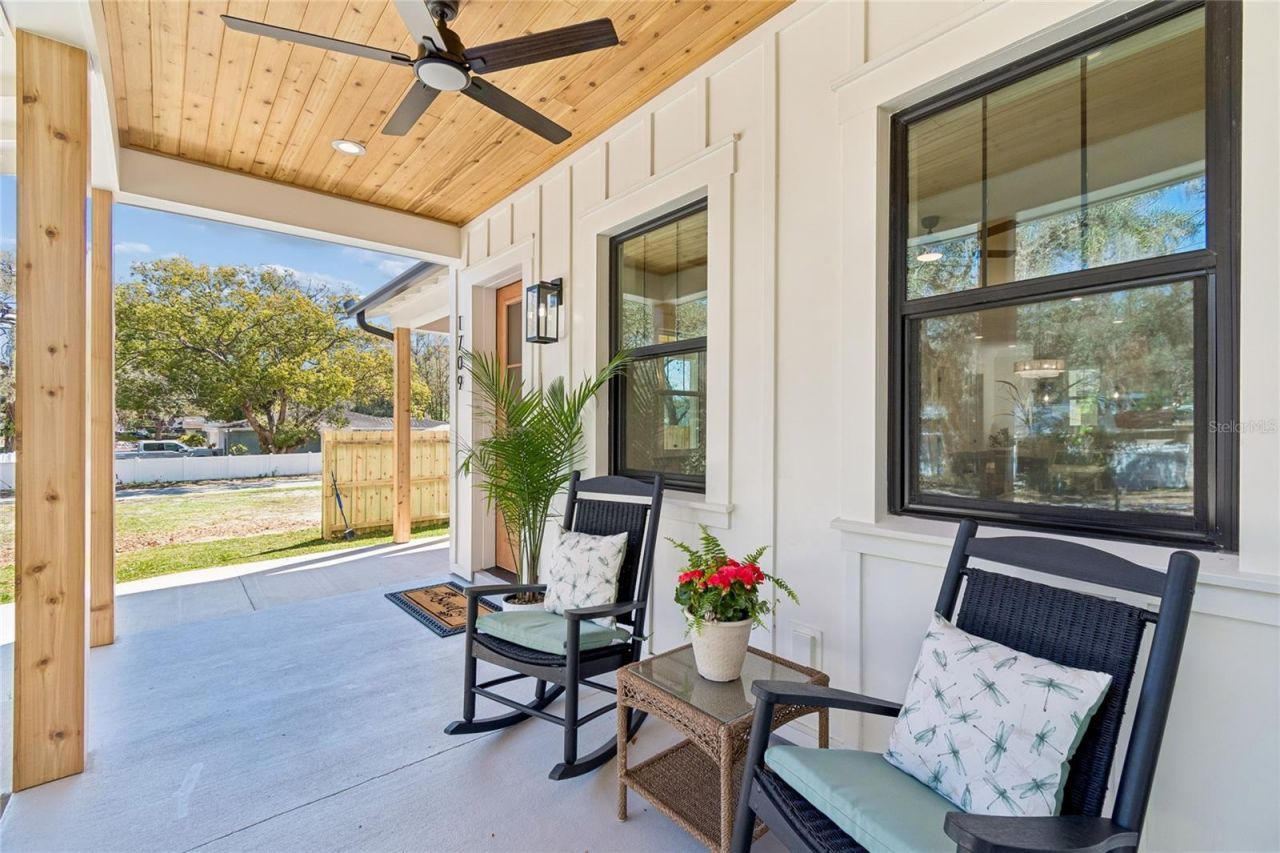 1709 E Henry Avenue , Tampa, FL 33610 Photo