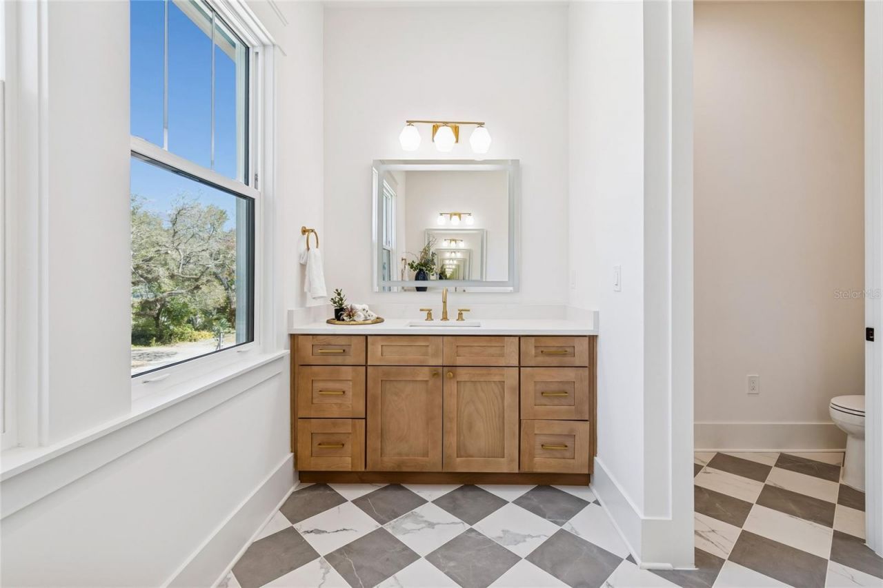 1709 E Henry Avenue , Tampa, FL 33610 Photo