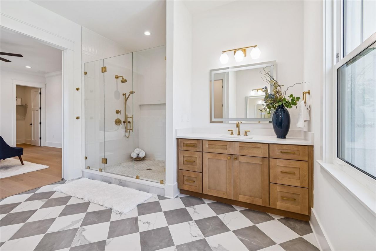 1709 E Henry Avenue , Tampa, FL 33610 Photo