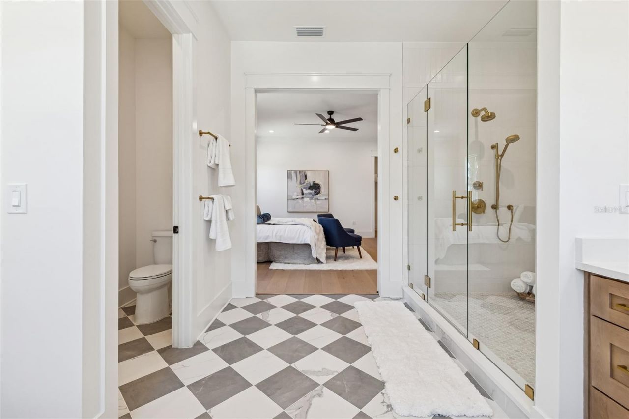 1709 E Henry Avenue , Tampa, FL 33610 Photo