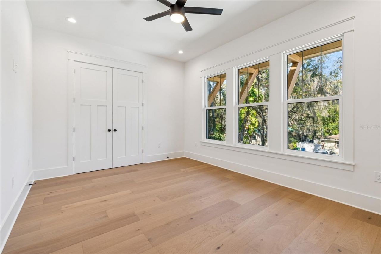 1709 E Henry Avenue , Tampa, FL 33610 Photo