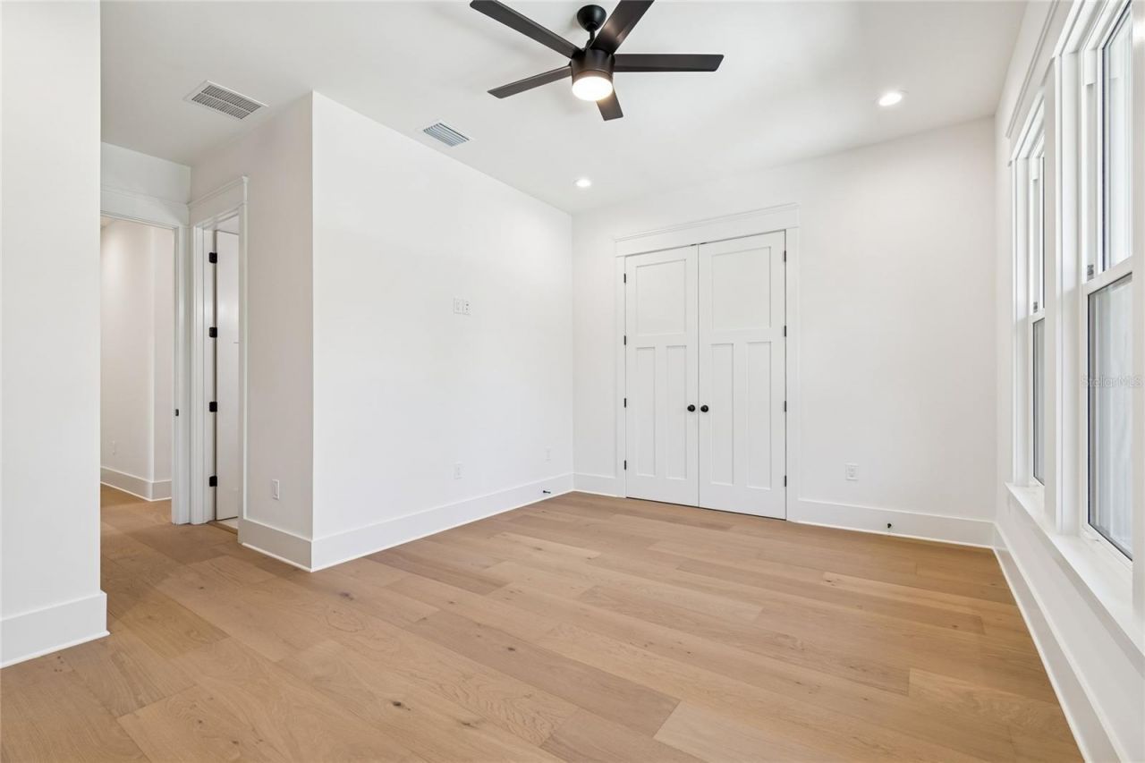 1709 E Henry Avenue , Tampa, FL 33610 Photo