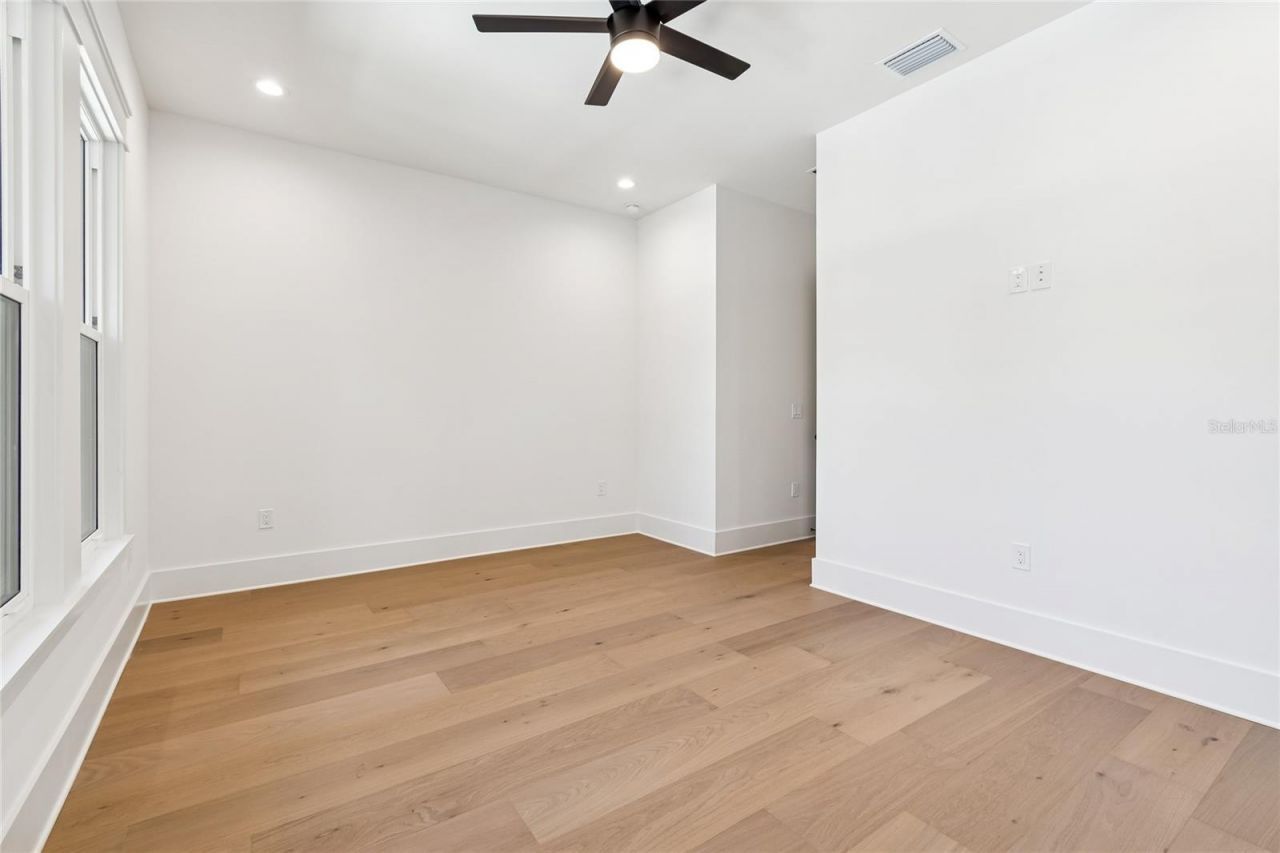 1709 E Henry Avenue , Tampa, FL 33610 Photo