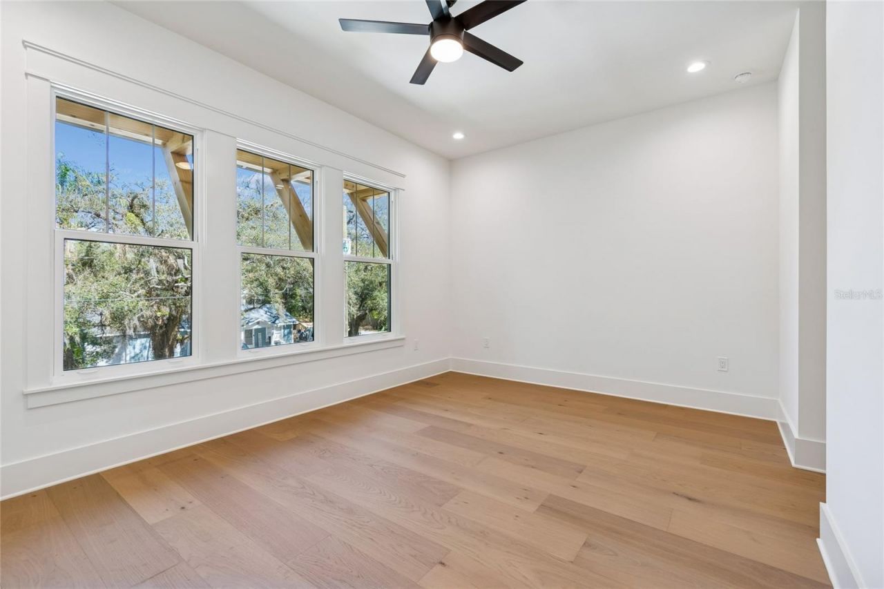 1709 E Henry Avenue , Tampa, FL 33610 Photo