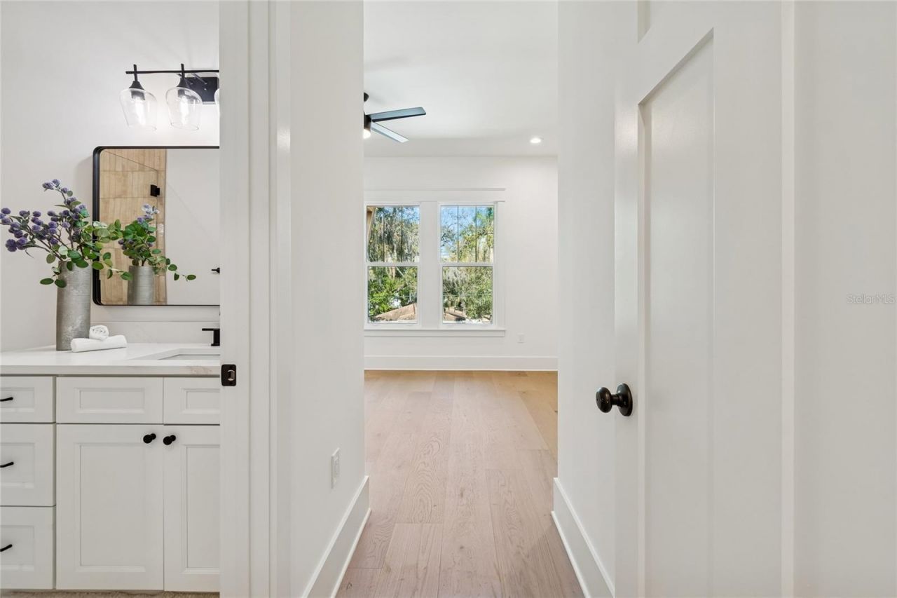 1709 E Henry Avenue , Tampa, FL 33610 Photo