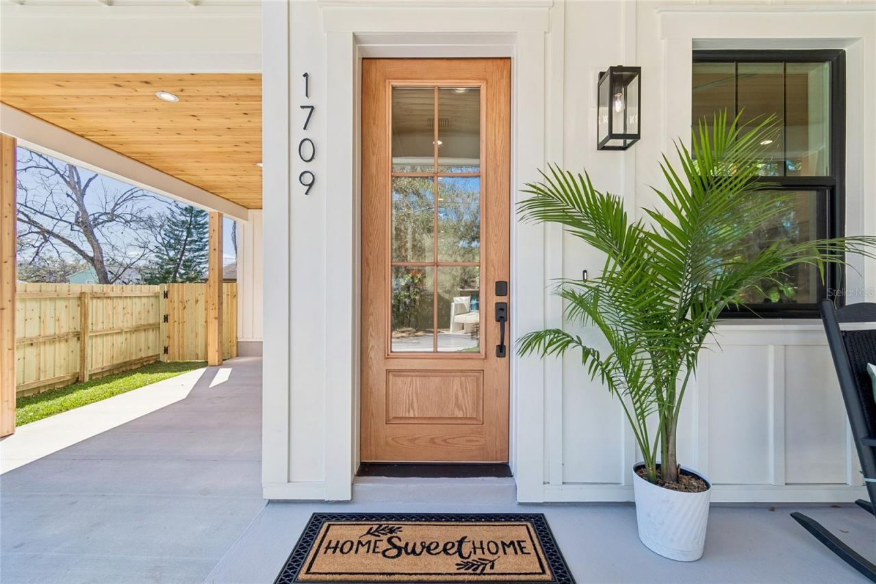 1709 E Henry Avenue , Tampa, FL 33610 Photo