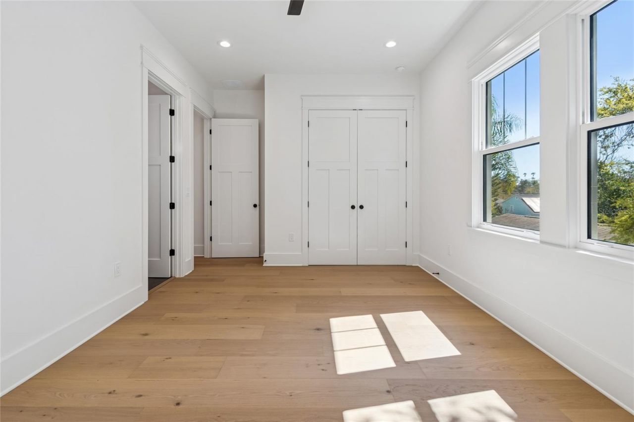 1709 E Henry Avenue , Tampa, FL 33610 Photo