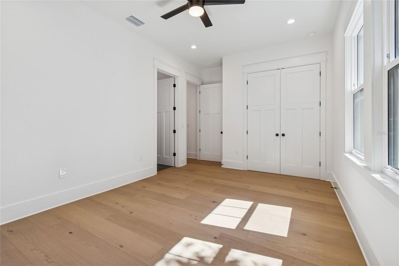 1709 E Henry Avenue , Tampa, FL 33610 Photo