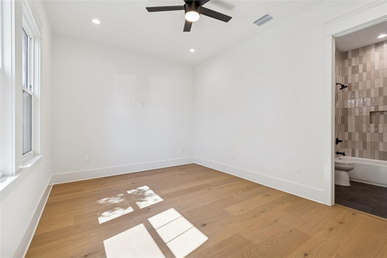 1709 E Henry Avenue , Tampa, FL 33610 Photo