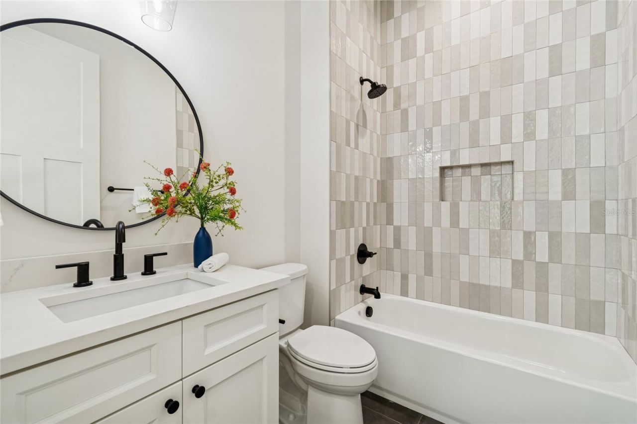 1709 E Henry Avenue , Tampa, FL 33610 Photo