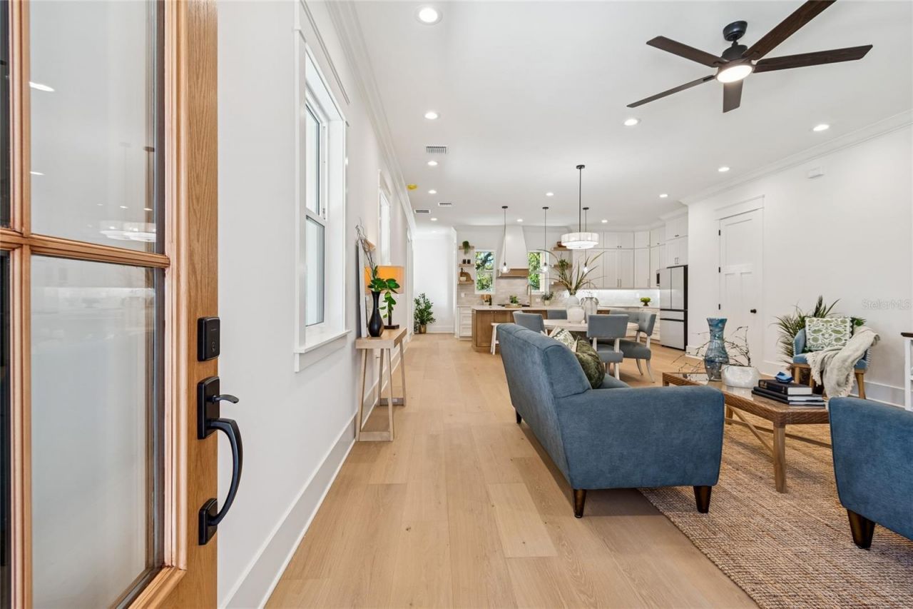 1709 E Henry Avenue , Tampa, FL 33610 Photo