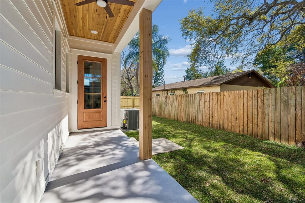 1709 E Henry Avenue , Tampa, FL 33610 Photo