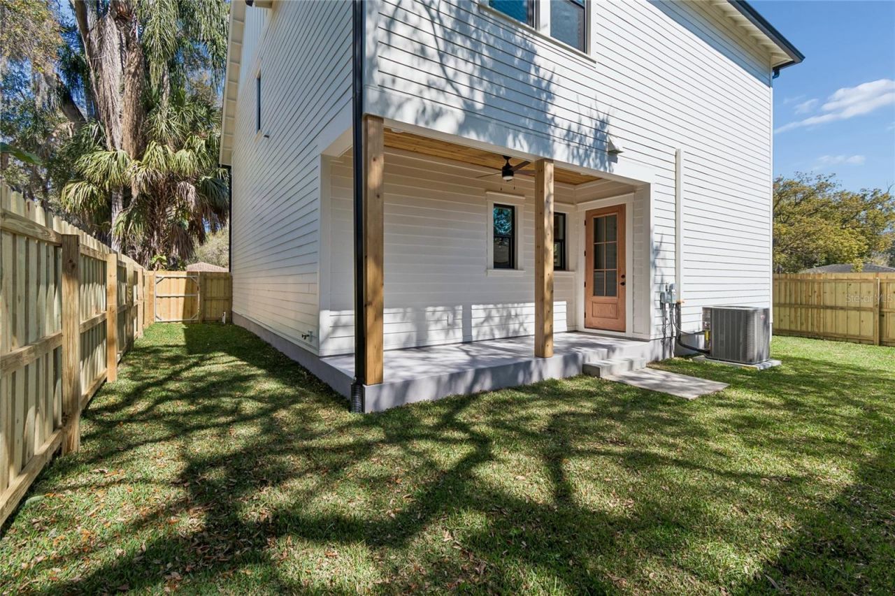 1709 E Henry Avenue , Tampa, FL 33610 Photo