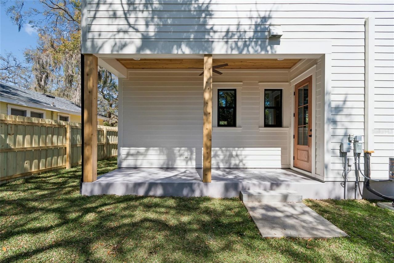 1709 E Henry Avenue , Tampa, FL 33610 Photo