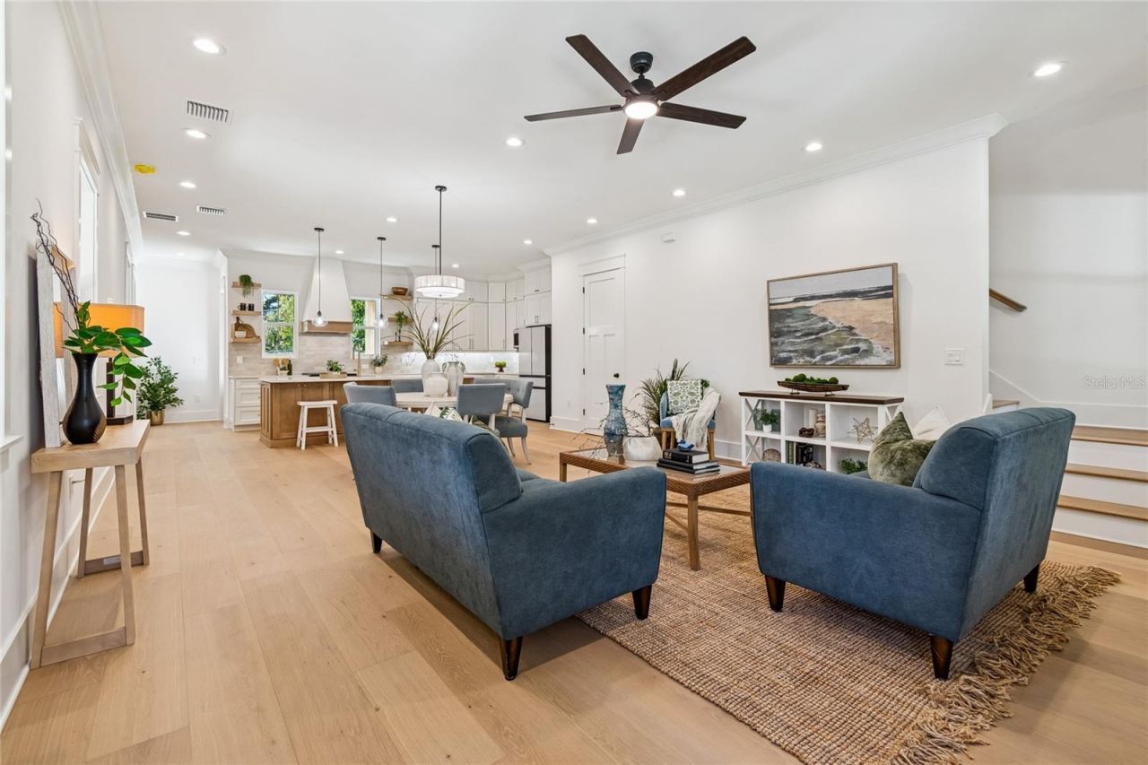 1709 E Henry Avenue , Tampa, FL 33610 Photo