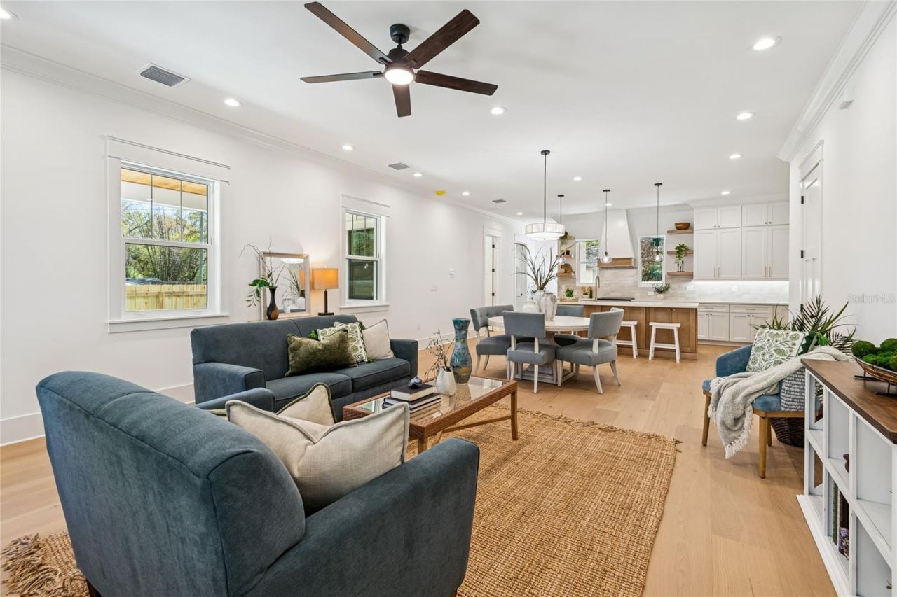 1709 E Henry Avenue , Tampa, FL 33610 Photo