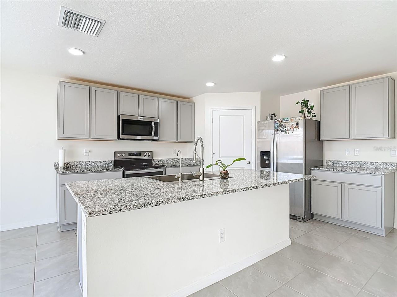 35668 Doveland Drive, Zephyrhills, FL 33541 Photo