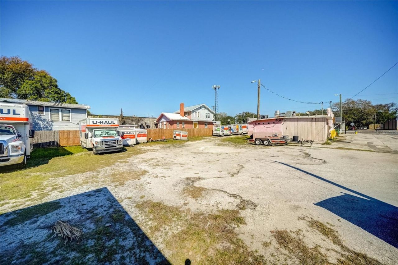 5202 N Nebraska Avenue E, Tampa, FL 33603 Photo