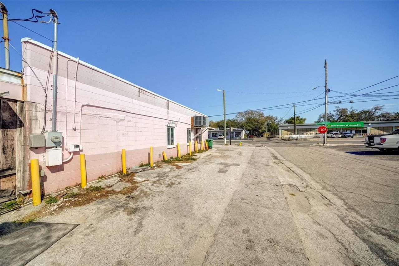 5202 N Nebraska Avenue E, Tampa, FL 33603 Photo