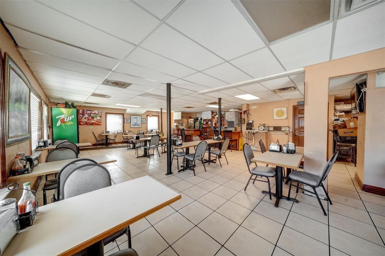 5202 N Nebraska Avenue E, Tampa, FL 33603 Photo