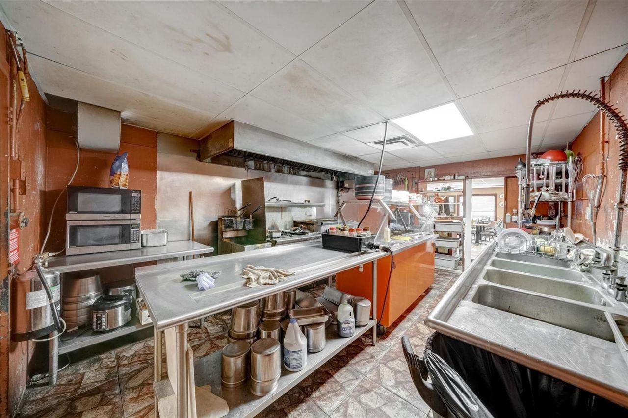 5202 N Nebraska Avenue E, Tampa, FL 33603 Photo