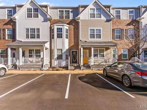 227 W Monroe Avenue , Unit 205, Kirkwood, MO 63122