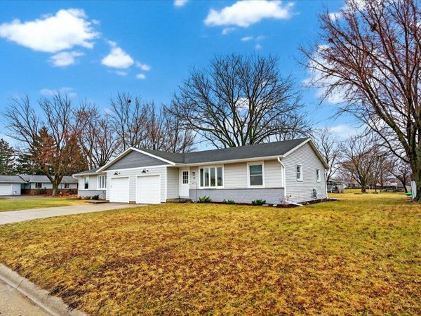 32 Karl Avenue, Belleville, WI 53508