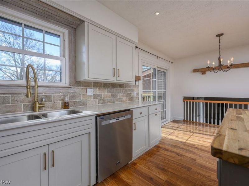 10299 Hunting Hills Avenue NE, Hartville, OH 44632 Photo 11