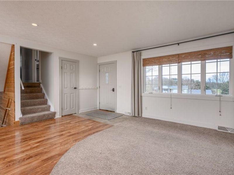 10299 Hunting Hills Avenue NE, Hartville, OH 44632 Photo 12