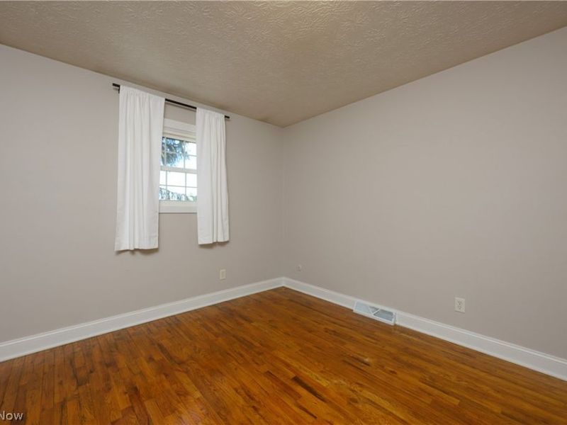 10299 Hunting Hills Avenue NE, Hartville, OH 44632 Photo 14