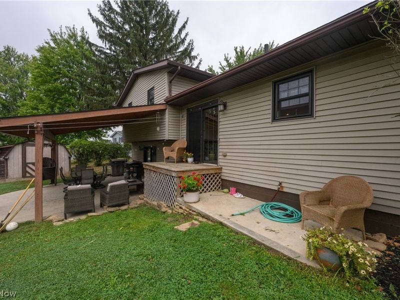 10299 Hunting Hills Avenue NE, Hartville, OH 44632 Photo 3